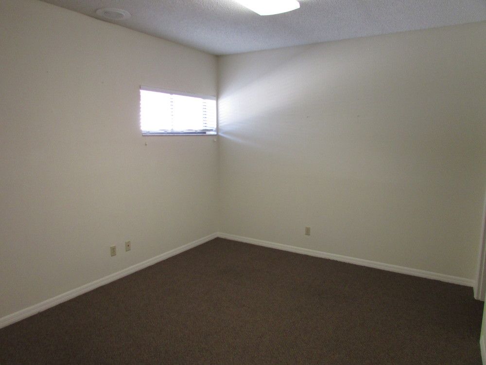 GREAT BUILDING TO BUY OR LEASE!: 1991 Hyde Park St, Sarasota, FL 34239